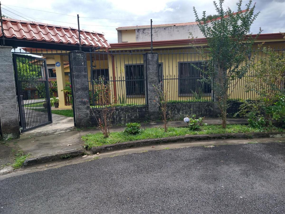 شقة Casa Lorin Río Segundo المظهر الخارجي الصورة